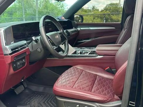 Used 2026 Cadillac Escalade Luxury RWD image 6
