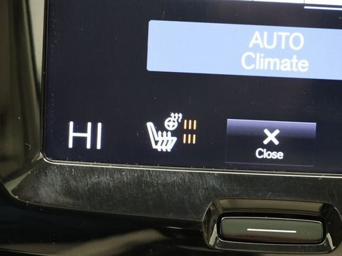 Used 2018 Volvo XC60 T6 Momentum w/ Vision Package image 26