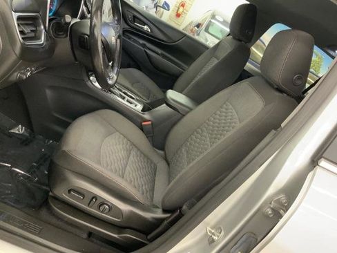 Used 2021 Chevrolet Equinox LT w/ Driver Convenience Package AWD/4WD image 11