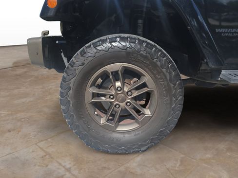 Used 2017 Jeep Wrangler Unlimited Sahara AWD/4WD image 25