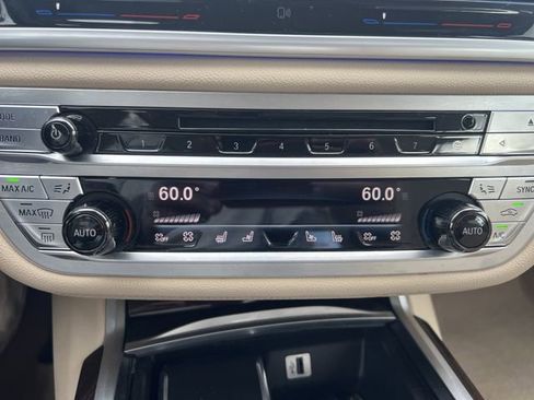 Used 2017 BMW 740i image 24