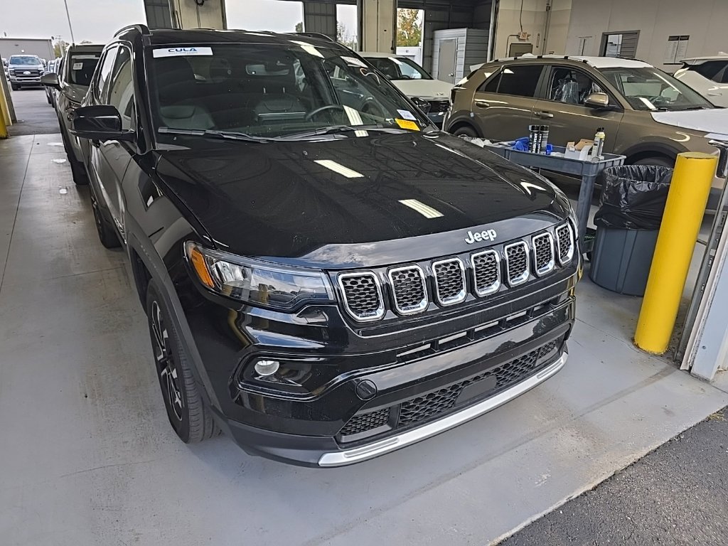 Used 2023 Jeep Compass Limited AWD/4WD image 1