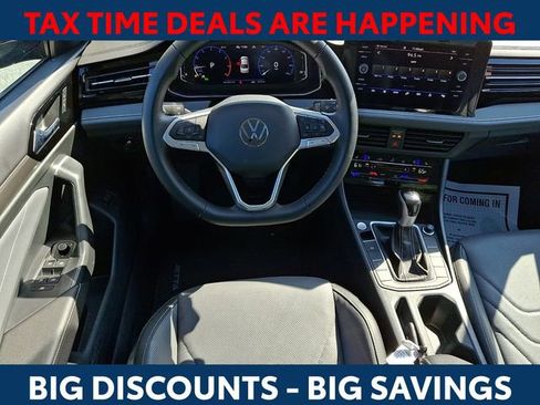 Used 2025 Volkswagen Jetta SEL image 11