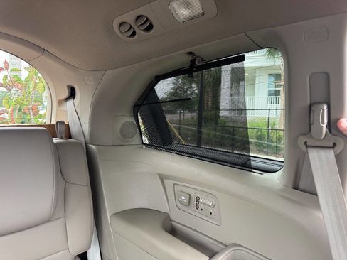 Used 2013 Honda Odyssey Touring Elite image 17