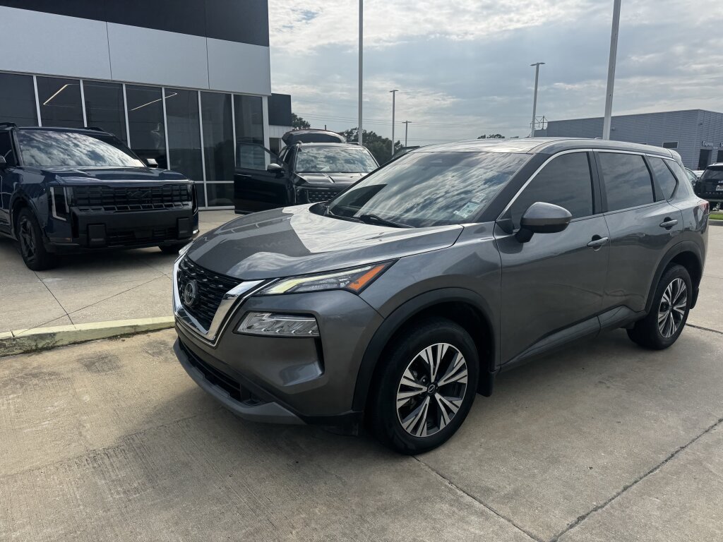 Used 2023 Nissan Rogue SV FWD image 3