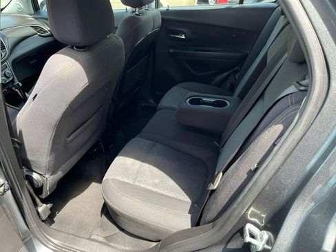 Used 2020 Chevrolet Trax LS AWD/4WD image 25