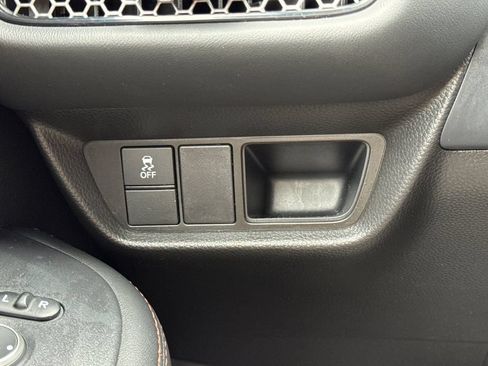 Certified 2025 Honda HR-V Sport image 32