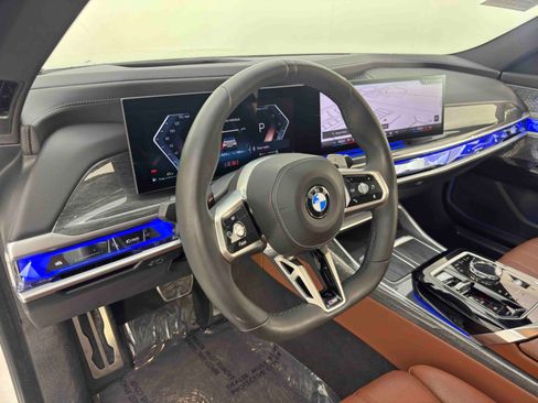 Used 2023 BMW 760i xDrive image 15