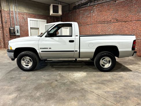 Used 2001 Dodge Ram 1500 Truck ST image 5