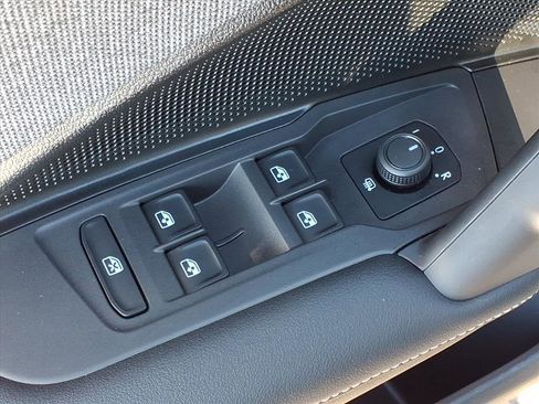 Certified 2025 Volkswagen Tiguan S image 17