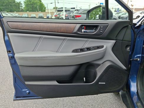 Used 2019 Subaru Outback 2.5i Limited AWD/4WD image 14