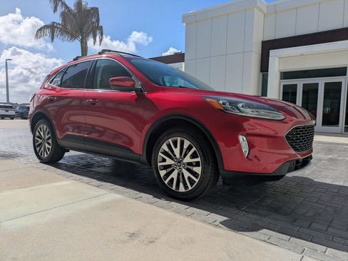 Used 2022 Ford Escape Titanium AWD/4WD image 3