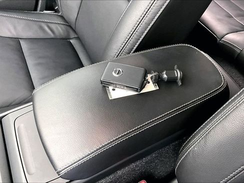 Certified 2023 Volvo XC40 B5 Core w/ Protection Package Premier image 13