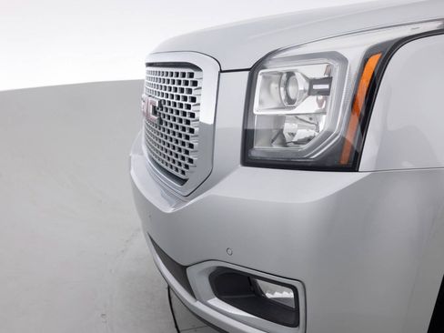 Used 2016 GMC Yukon XL Denali w/ Open Road Package AWD/4WD image 15