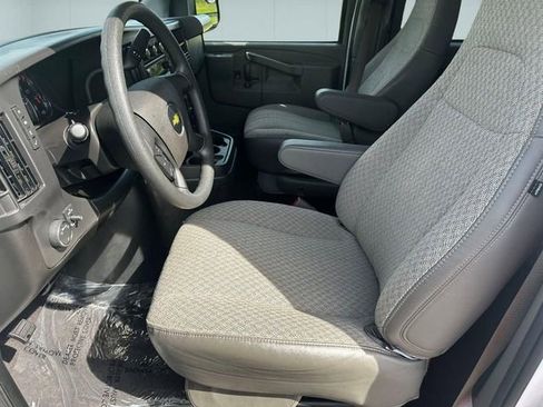 Used 2025 Chevrolet Express 3500 LT w/ LT Preferred Equipment Group RWD image 10