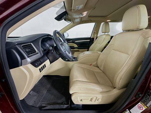 Used 2017 Toyota Highlander XLE FWD image 13