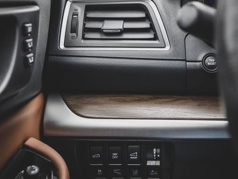 Used 2017 Subaru Outback 2.5i Touring AWD/4WD image 15