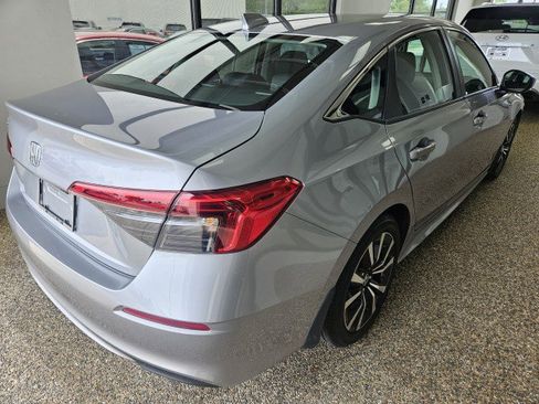 Used 2024 Honda Civic EX image 2