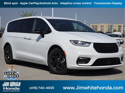 Used 2024 Chrysler Pacifica Limited