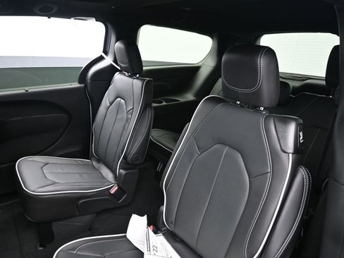 New 2026 Chrysler Pacifica Limited w/ S Appearance Package image 28