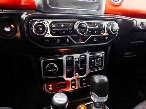 Used 2021 Jeep Wrangler Unlimited Rubicon w/ Cold Weather Group image 31