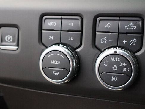 Used 2025 GMC Sierra 3500 AT4 w/ AT4 Premium Plus Package AWD/4WD image 23