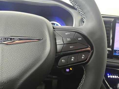 Certified 2024 Chrysler Pacifica Limited w/ Uconnect Theater Family Group image 18