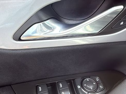 Used 2025 Chevrolet Blazer LT FWD image 12