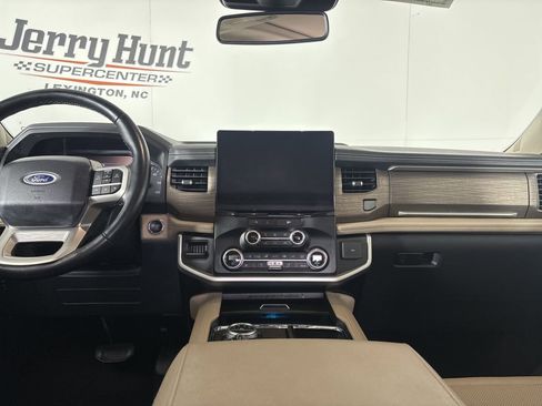 Used 2024 Ford Expedition Limited image 25