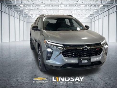 New 2026 Chevrolet Trax RS w/ Sunroof Package FWD image 4