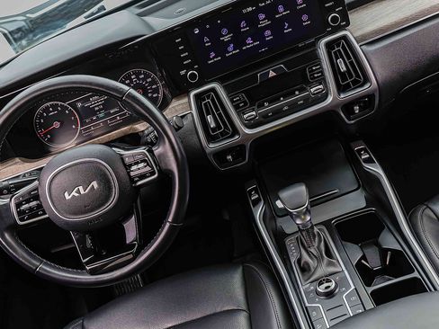 Certified 2023 Kia Sorento S w/ Panoramic Sunroof Package AWD/4WD image 18