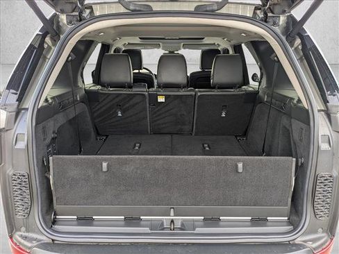 Used 2017 Land Rover Discovery First Edition image 19