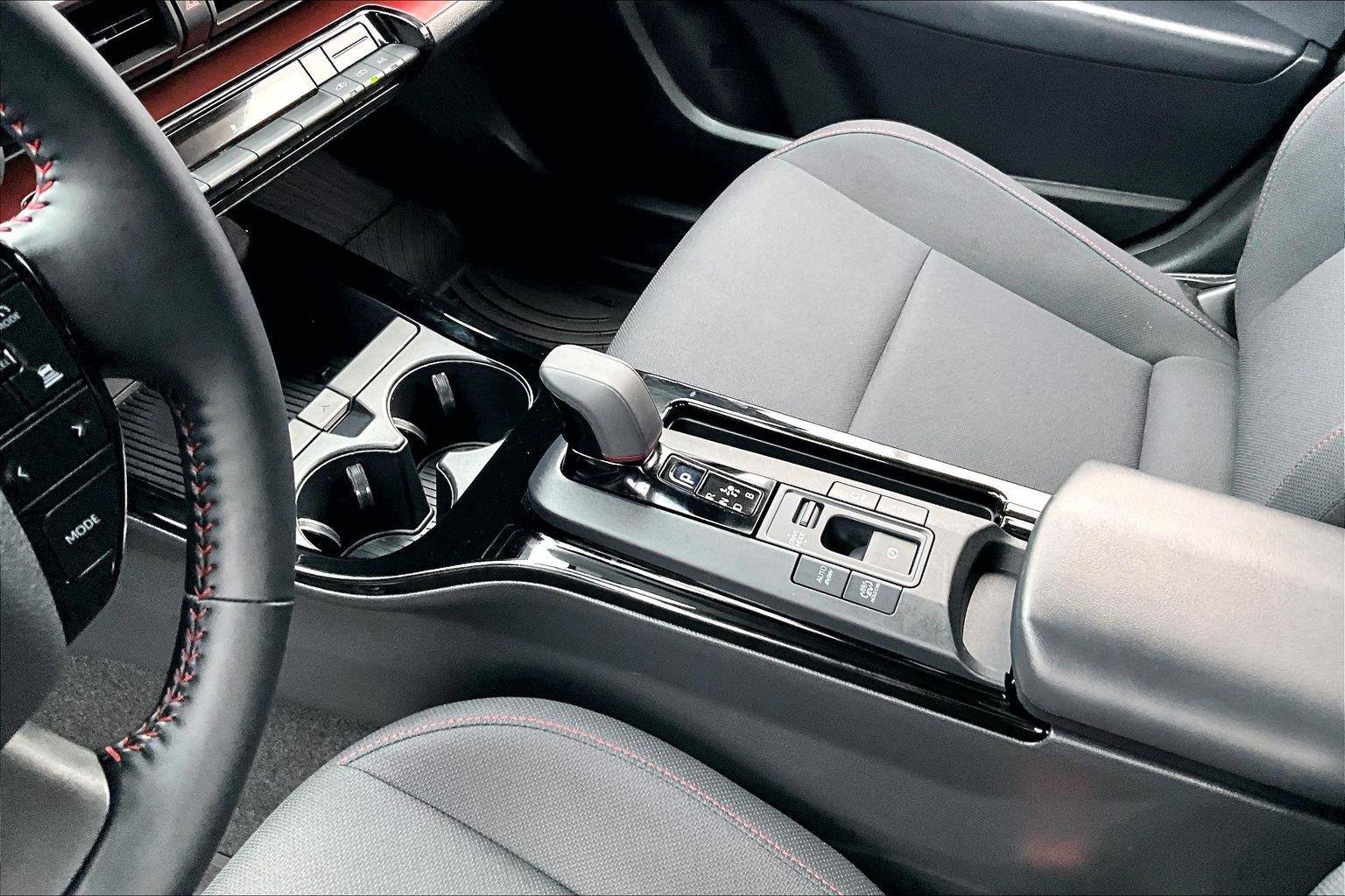 Used 2025 Toyota Prius Plug-In Hybrid FWD image 18