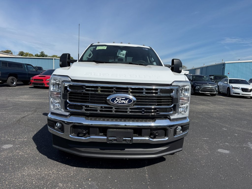 New 2027 Ford F350 XL w/ XL Chrome Package AWD/4WD image 2