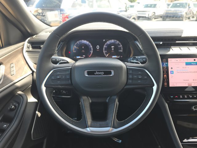 Used 2026 Jeep Grand Cherokee Limited AWD/4WD image 12