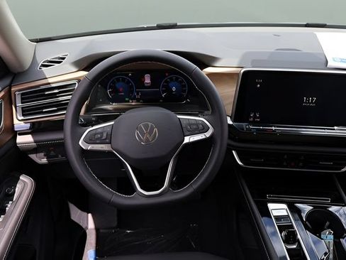 Certified 2026 Volkswagen Atlas SE FWD image 15