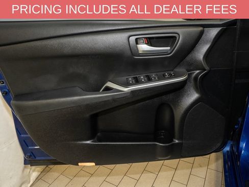 Used 2015 Toyota Camry SE FWD image 10