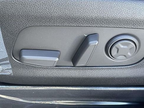 New 2026 Kia Carnival EX FWD image 29