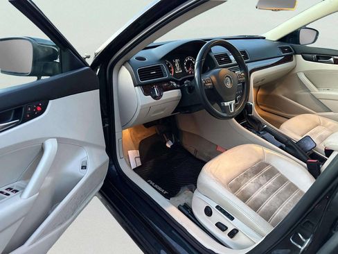 Used 2013 Volkswagen Passat 2.5 SEL Premium image 12