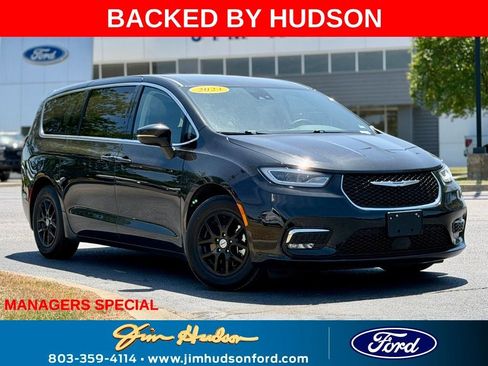 Used 2023 Chrysler Pacifica Touring-L FWD image 1