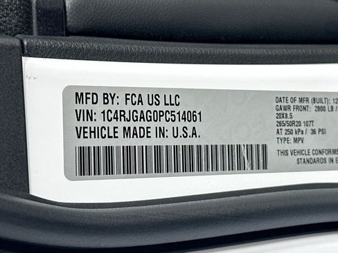 Used 2023 Jeep Grand Cherokee Altitude RWD image 30