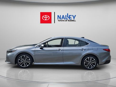 Used 2025 Toyota Camry LE image 4