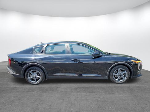 Used 2025 Kia K4 FWD image 2