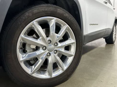 Used 2016 Jeep Cherokee Limited w/ Luxury Group FWD image 29