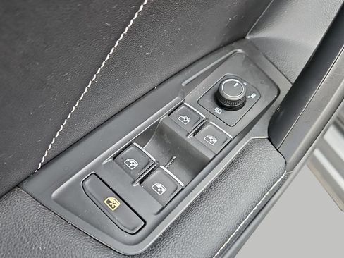Used 2022 Volkswagen Tiguan SE R-Line AWD/4WD image 18