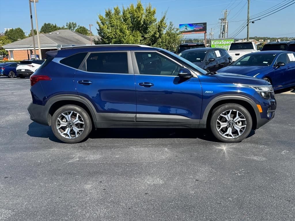 Certified 2021 Kia Seltos EX AWD/4WD image 2