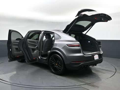 Used 2021 Porsche Cayenne S w/ Premium Package Plus AWD/4WD image 28