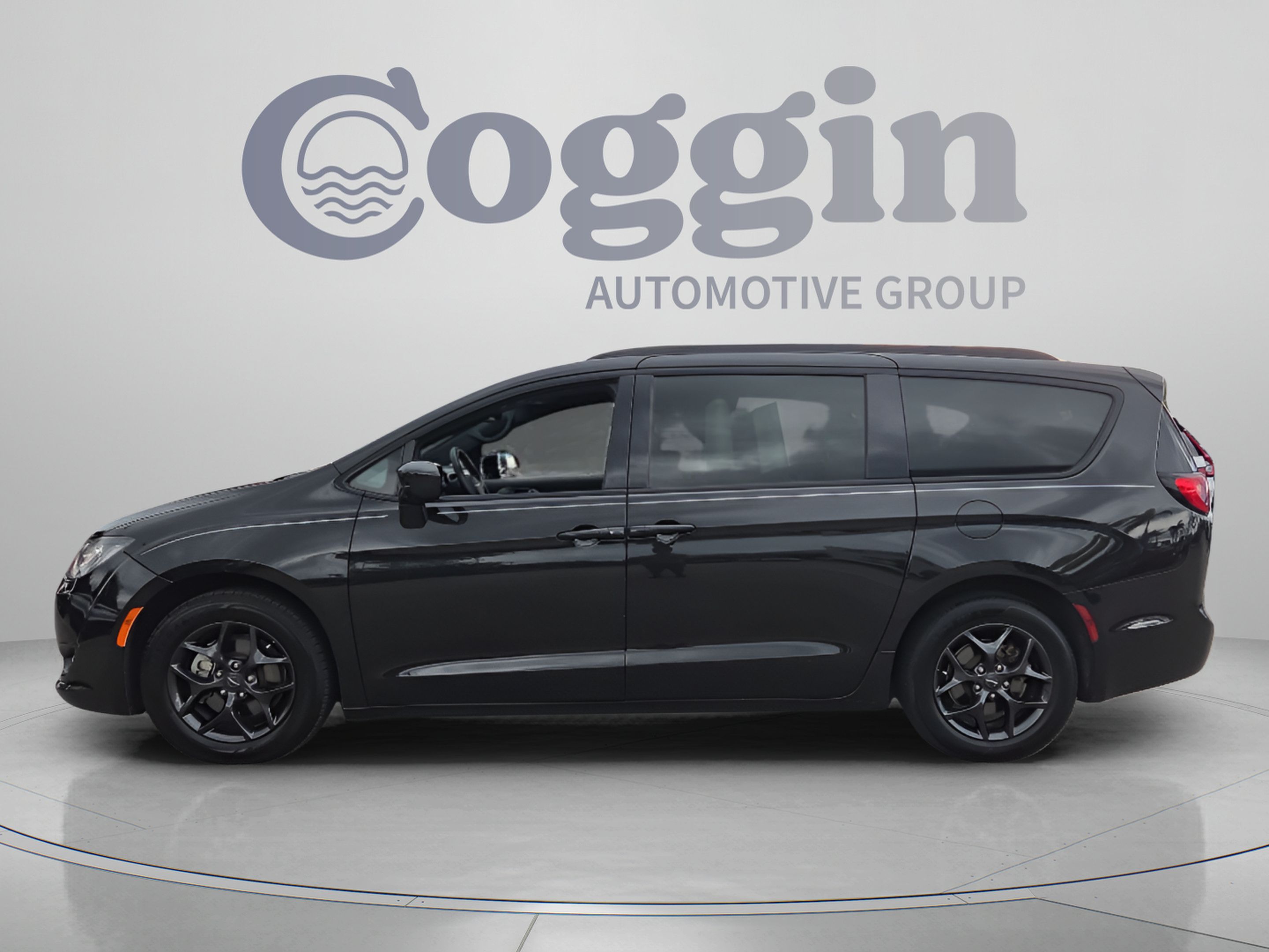 Used 2019 Chrysler Pacifica Touring-L Plus w/ S Appearance Package FWD image 2