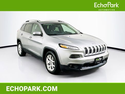 Used 2017 Jeep Cherokee Latitude w/ Comfort/Convenience Group image 1