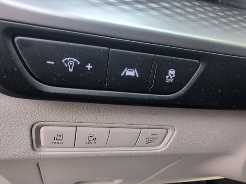 Used 2024 Kia Carnival LX FWD image 17